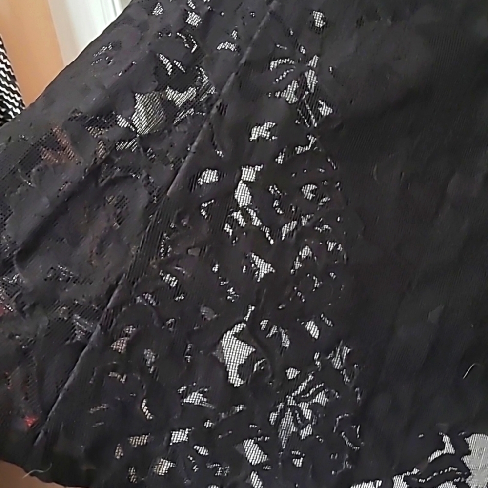 Nine West Black Lace Lined Skirt, size 4, zipper on side, EUC - Picture 2 of 6